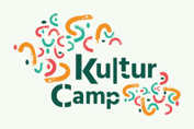 KulturCamps logo med nedtonet grøn baggrund 7 %